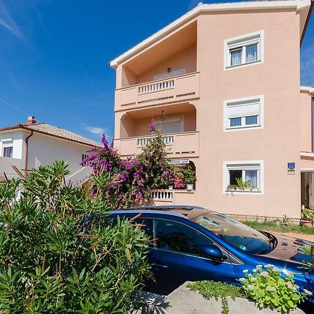 Apartments Jasmin Barbat na Rabu Екстериор снимка