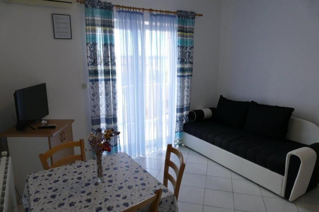 Apartments Jasmin Barbat na Rabu Екстериор снимка