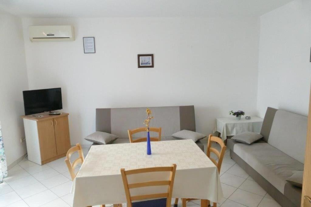 Apartments Jasmin Barbat na Rabu Екстериор снимка
