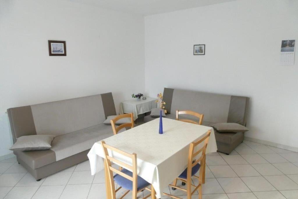 Apartments Jasmin Barbat na Rabu Екстериор снимка