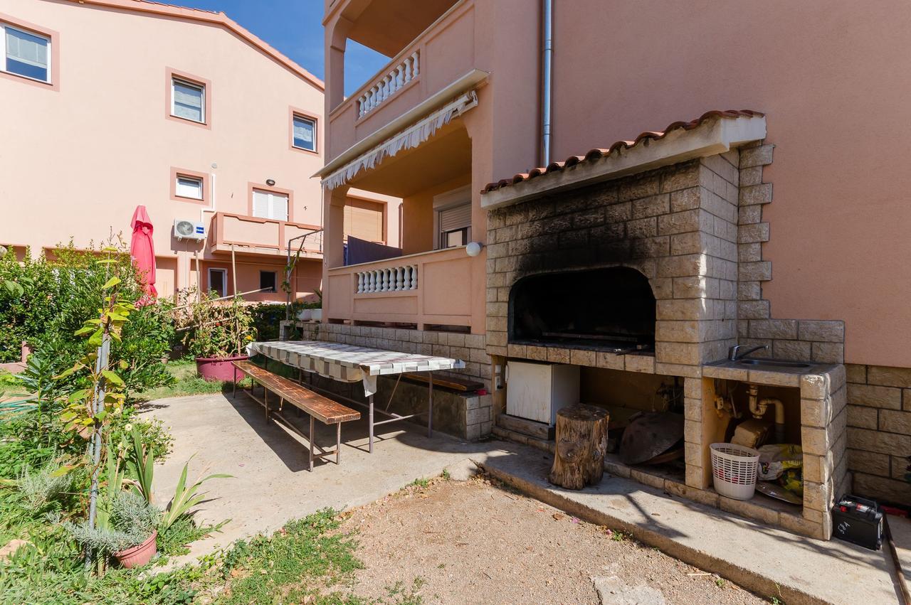 Apartments Jasmin Barbat na Rabu Екстериор снимка