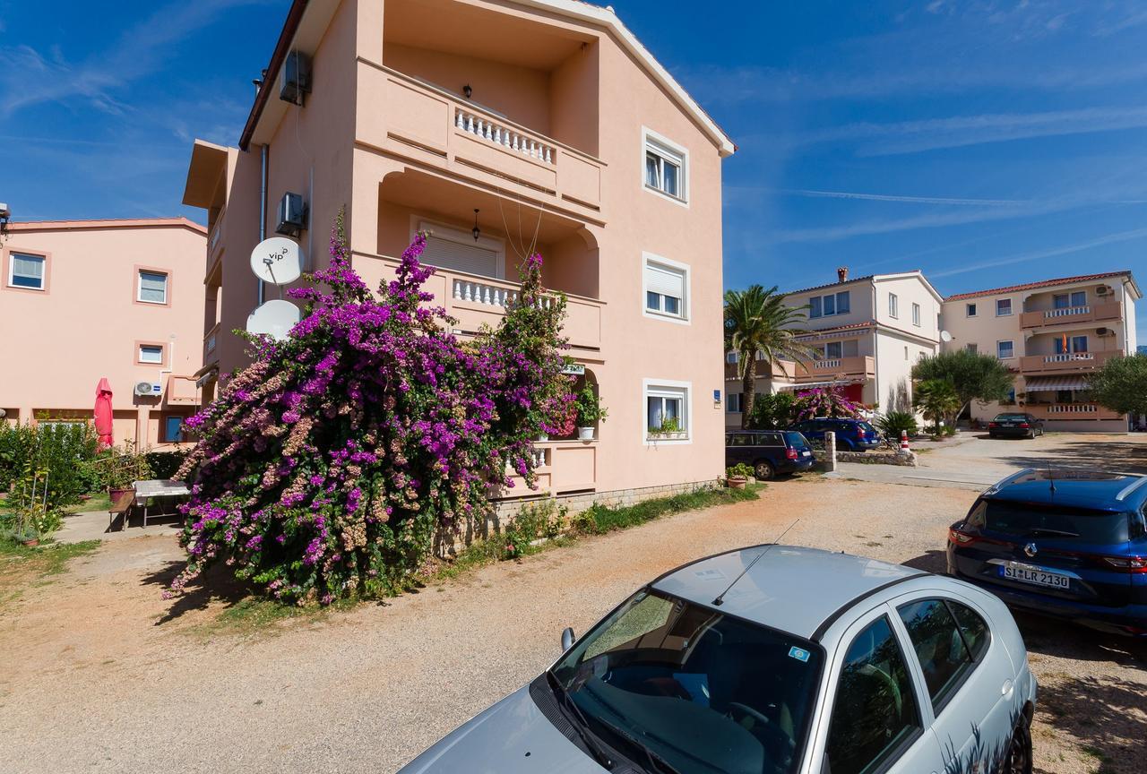 Apartments Jasmin Barbat na Rabu Екстериор снимка