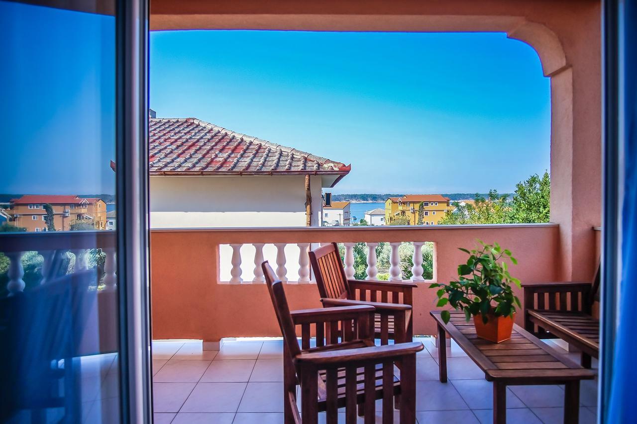 Apartments Jasmin Barbat na Rabu Екстериор снимка