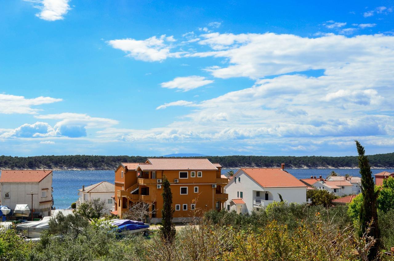 Apartments Jasmin Barbat na Rabu Екстериор снимка
