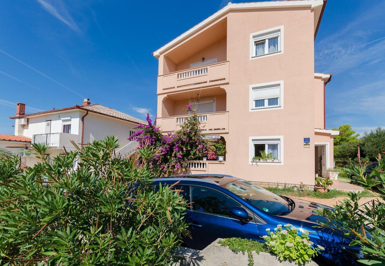 Apartments Jasmin Barbat na Rabu Екстериор снимка